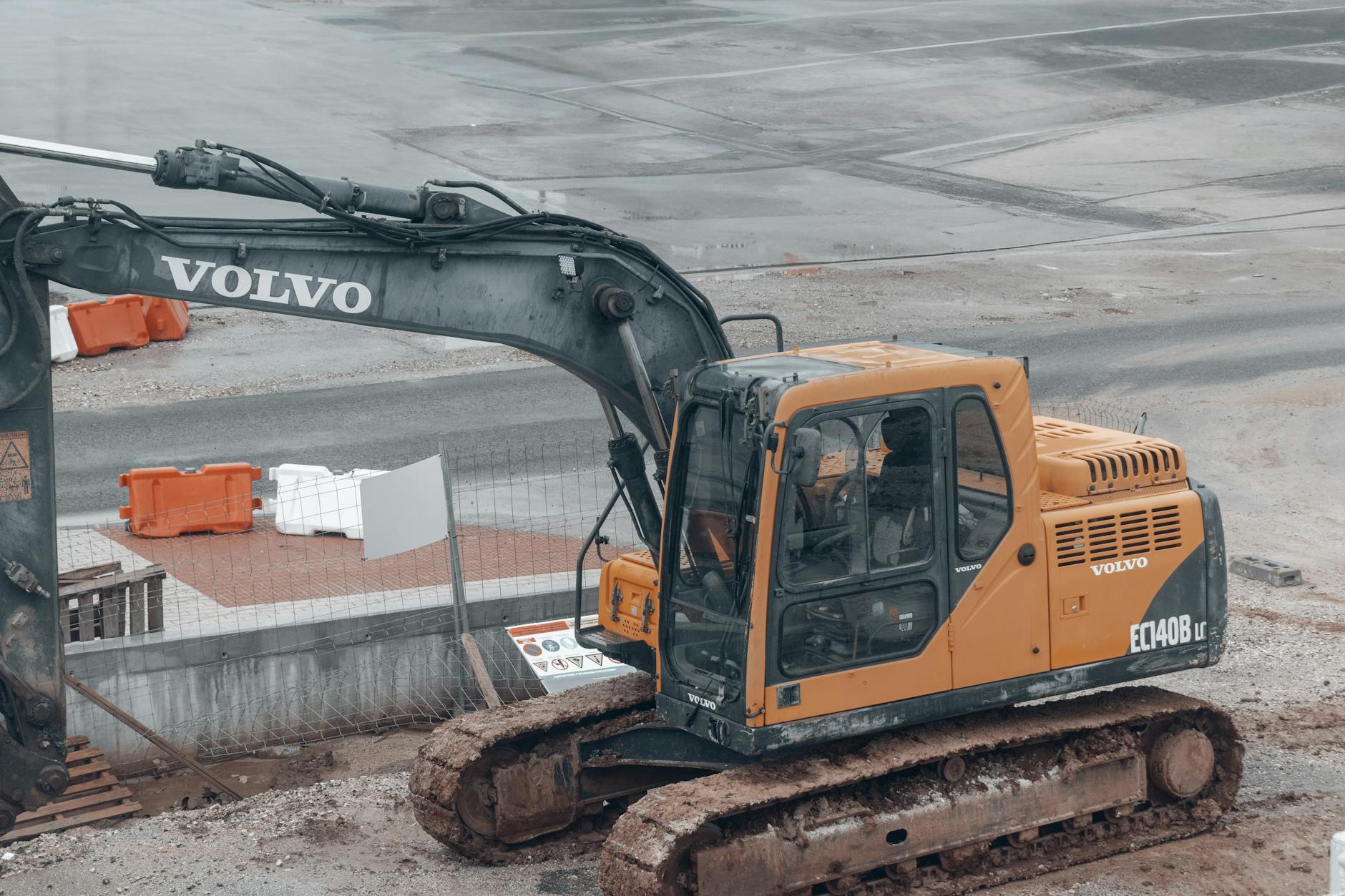 Paletli Ekskavatör Fiyatları: 2025 Güncel Piyasa Analizi