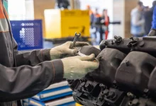 Makine bakımı teknisyen — mobil konkasör servis operasyonu