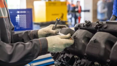 Makine bakımı teknisyen — mobil konkasör servis operasyonu