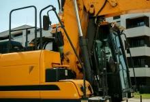 Ekskavatör hidrolik silindir yakın çekim — elektrifikasyon mühendisliği