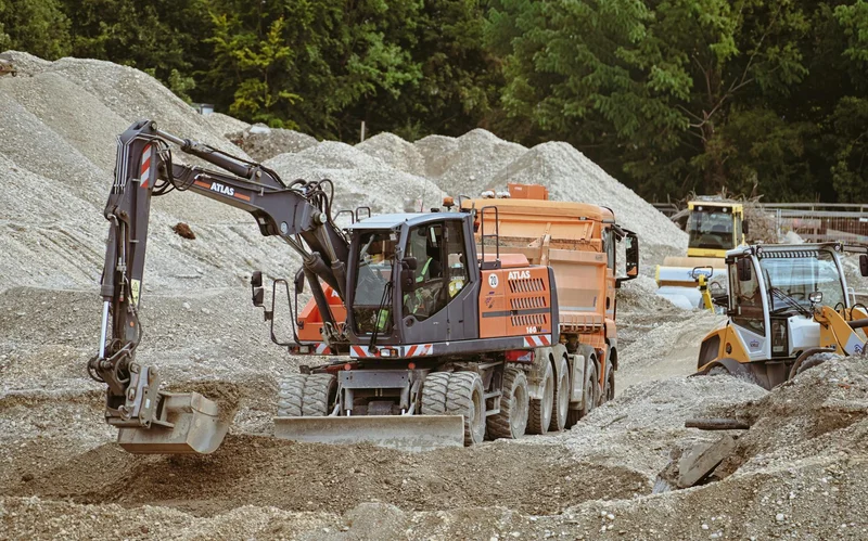 Mobil Vinçler vs. Kule Vinçler: Hangisi Sizin Projeniz İçin — görsel 1